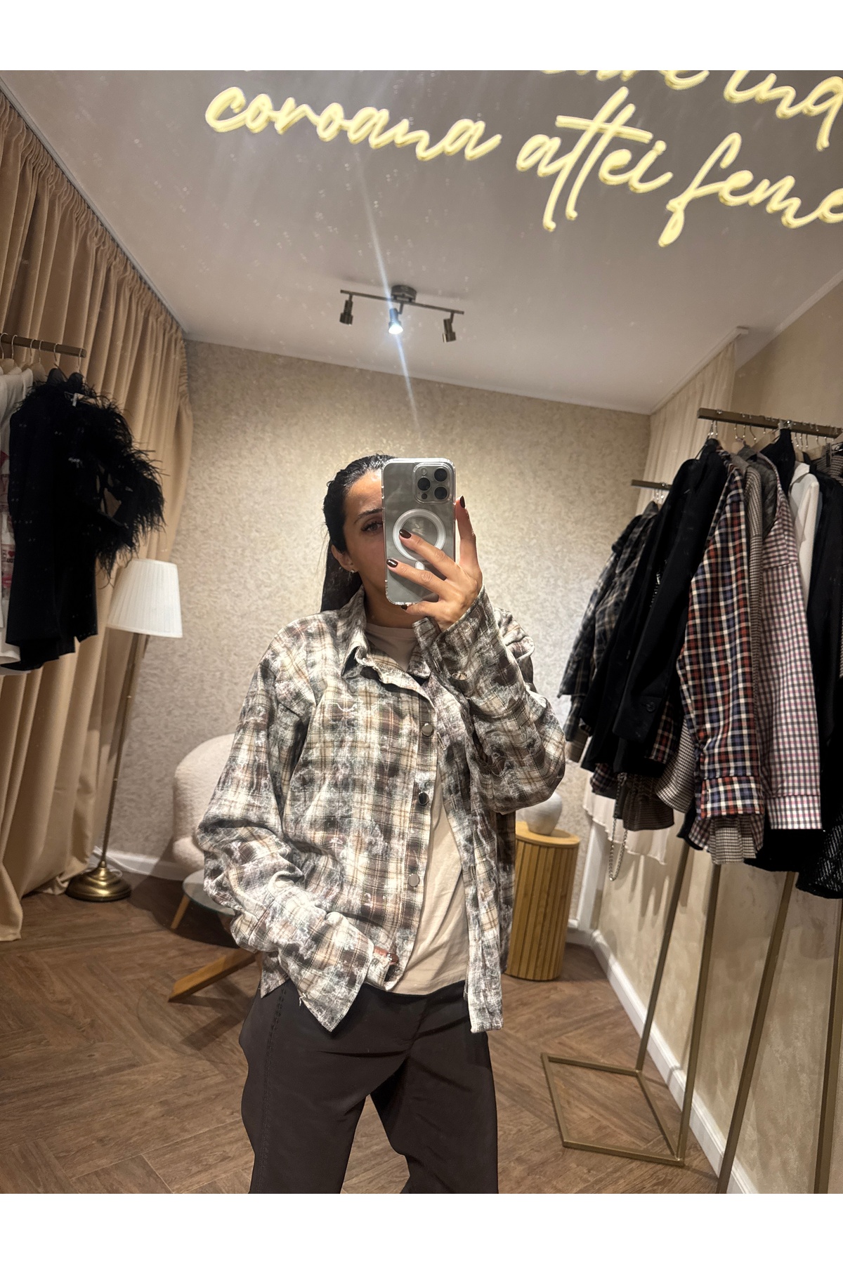 Cămașă Oversized cu Imprimeu în Carouri Neutre și Textură Denim