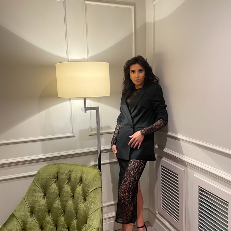 Set Damă Elegance din 3 Piese - Sacou, Body și Fustă din Dantelă
