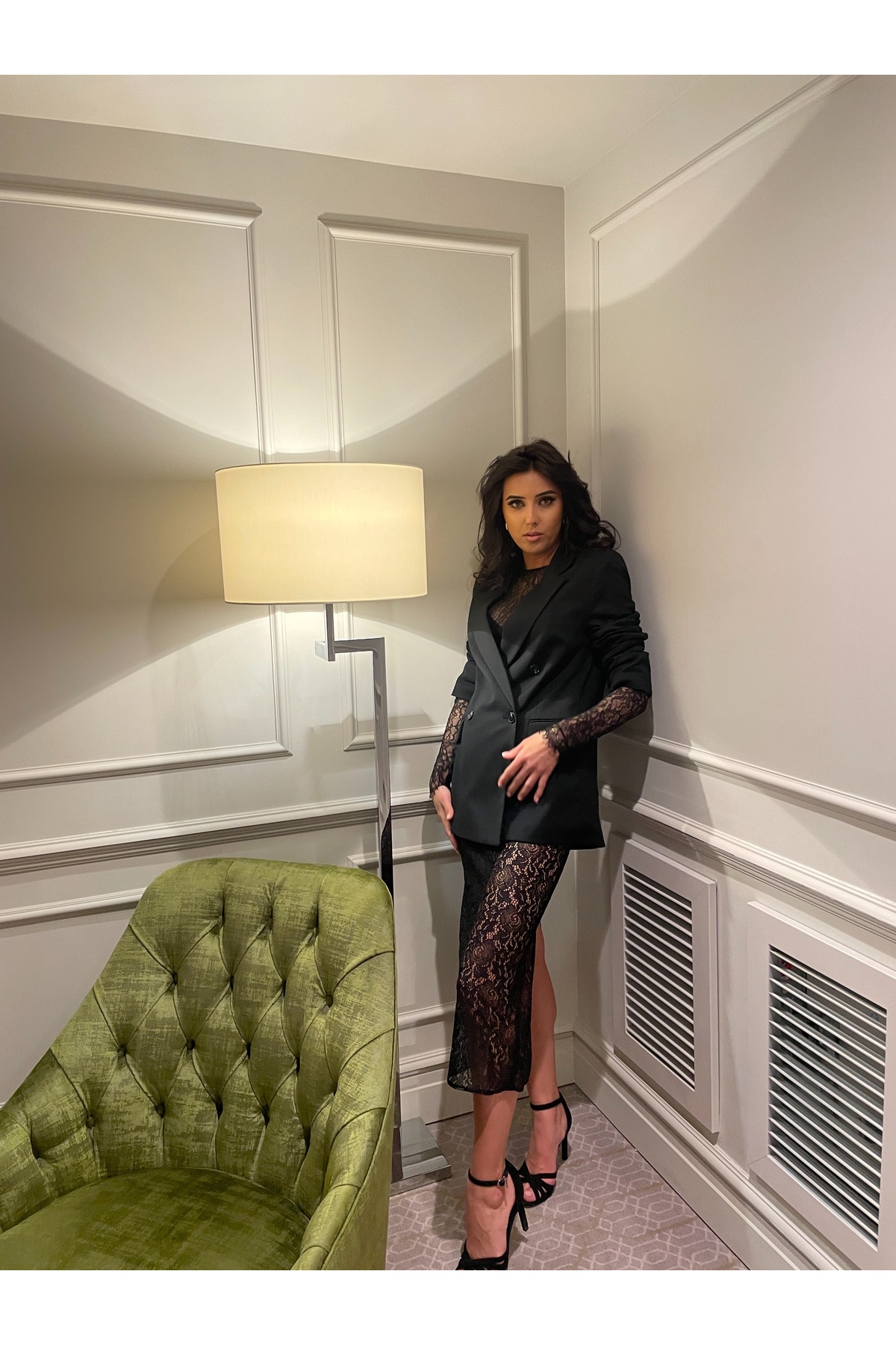 Set Damă Elegance din 3 Piese - Sacou, Body și Fustă din Dantelă