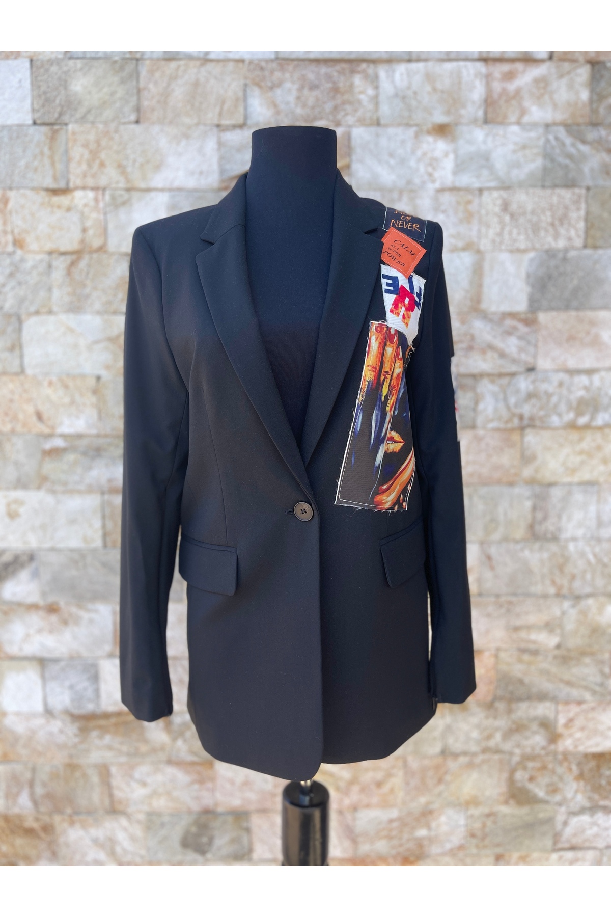 Sacou Damă QK Handmade, Design Pop-Art cu Aplicații Multi-Grafice, Negru