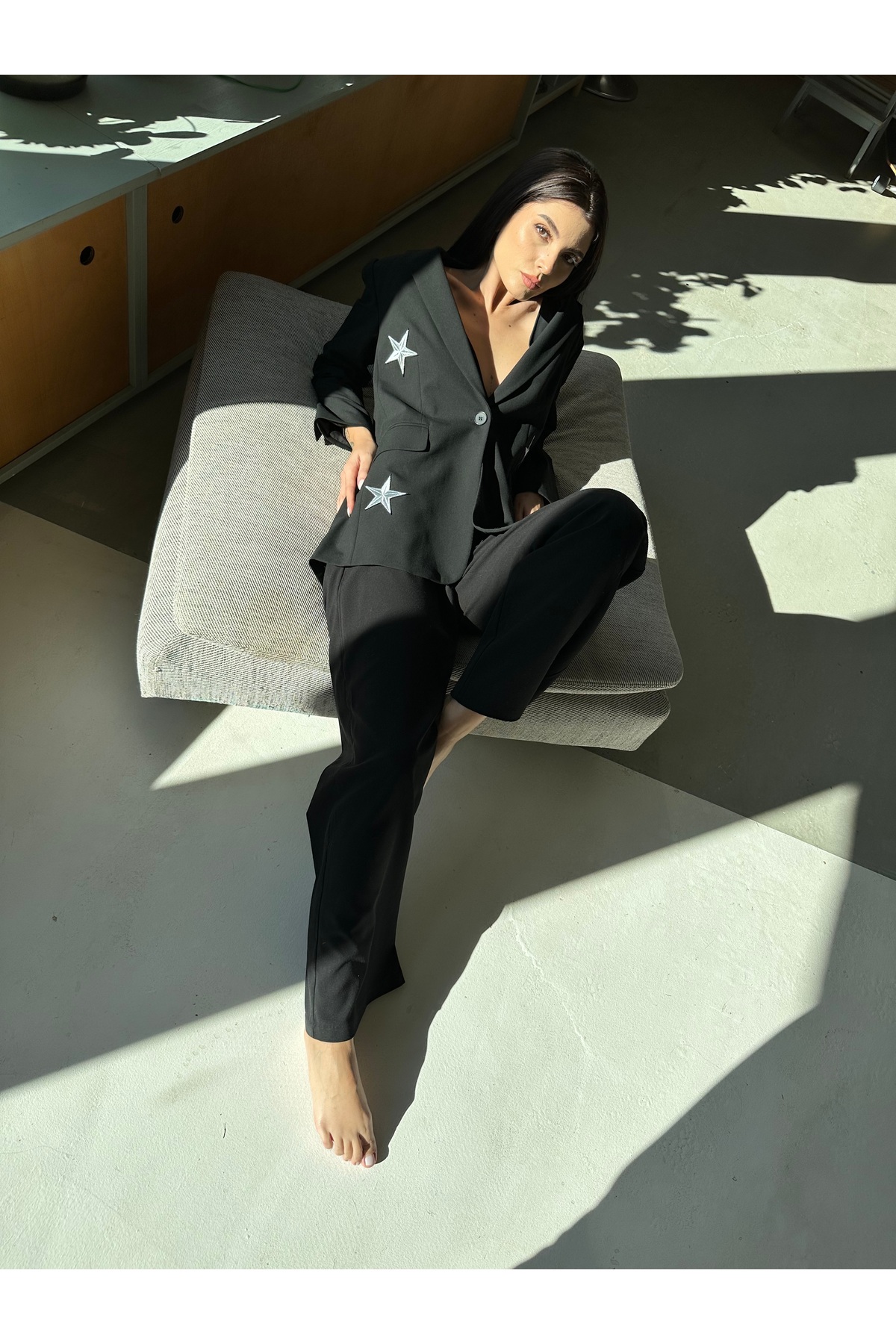 Sacou Damă Star Handmade, Design Glam-Rock cu Aplicații Stelare Argintii, Croială Oversized, Negru
