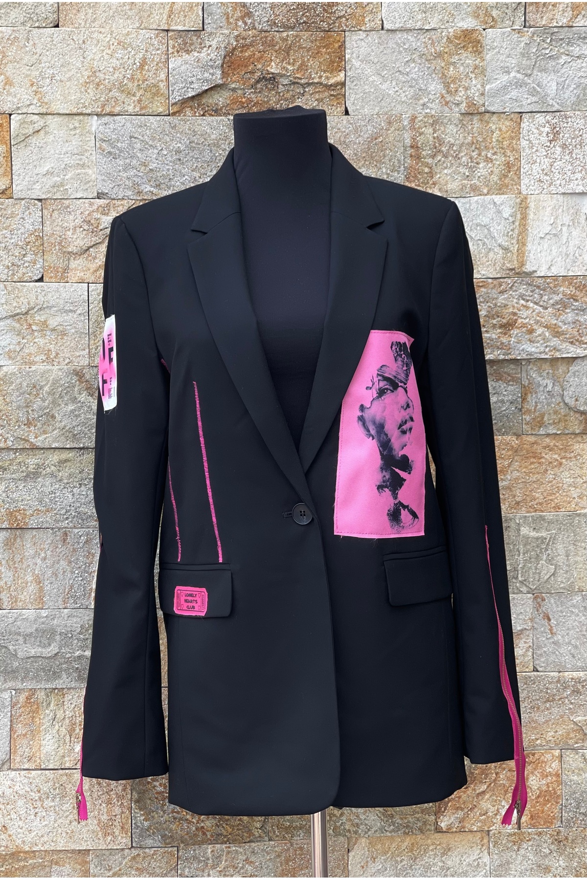 Sacou Damă Pink Love Handmade, Design Graffiti Art-Pop cu Fermoare Neon și Aplicații Custom, Negru