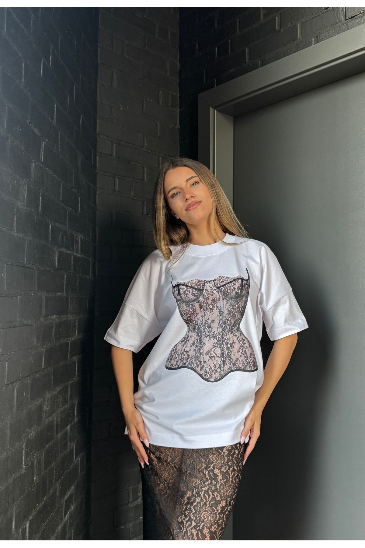Tricou Oversize din Bumbac Organic cu Imprimeu Corset Roz-Argintiu